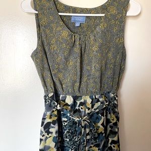Verá Wang sleeveless floral blouse with belt